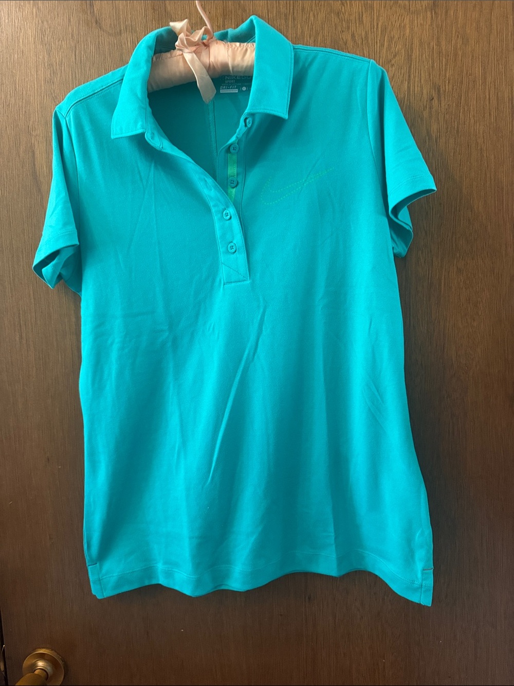 Nike Women's green Short-Sleeve Button-Down Golf Polo